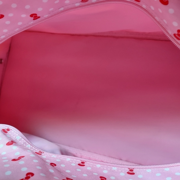 Hello Kitty roll on duffel locking handle carry on - Picture 3 of 6